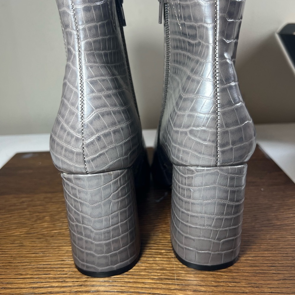 Express Gray Crocodile-Patterned Ankle Booties Si… - image 8